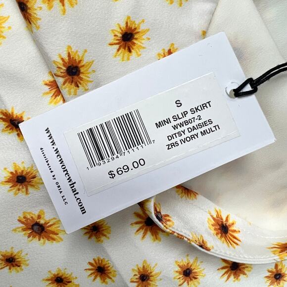 NWT Weworewhat Ditsy Daisies Mini Slip Skirt - Picture 5 of 5